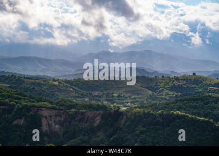 Rozhen Pyramiden - eine einzigartige Pyramide berge Felsen in Bulgarien, in der Nähe von Melnik. Stockfoto