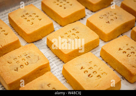 Ananas Kuchen ist ein süßes traditionelle taiwanesische Gebäck mit Butter, Mehl, Eier, Zucker, und Ananas Marmelade. Stockfoto