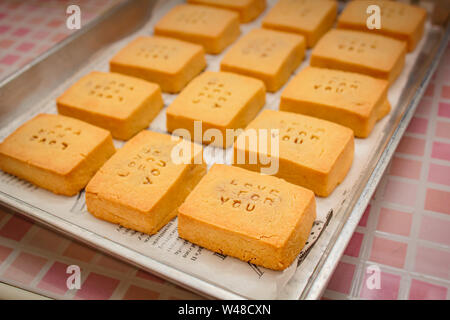 Ananas Kuchen ist ein süßes traditionelle taiwanesische Gebäck mit Butter, Mehl, Eier, Zucker, und Ananas Marmelade. Stockfoto