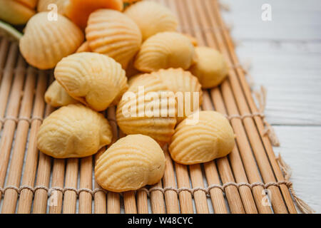 Ananas Kuchen ist ein süßes traditionelle taiwanesische Gebäck mit Butter, Mehl, Eier, Zucker, und Ananas Marmelade. Stockfoto