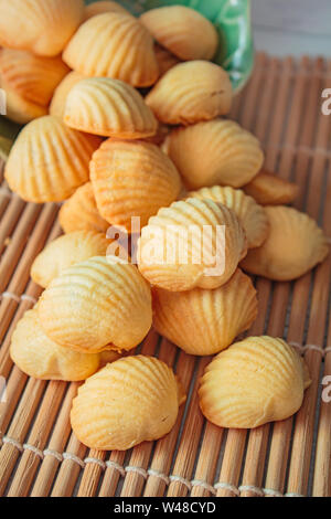 Ananas Kuchen ist ein süßes traditionelle taiwanesische Gebäck mit Butter, Mehl, Eier, Zucker, und Ananas Marmelade. Stockfoto