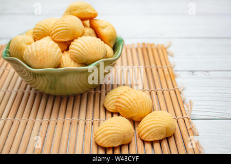Ananas Kuchen ist ein süßes traditionelle taiwanesische Gebäck mit Butter, Mehl, Eier, Zucker, und Ananas Marmelade. Stockfoto