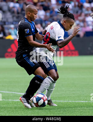 Vancouver. 21. Juli, 2019. San Jose Earthquakes' Judson Silva Tavares (L) und Vancouver Whitecaps FC Yordy Reyna für die Kugel während der MLS Fussball Spiel in Vancouver, Kanada, Juli 20, 2019 konkurrieren. Die Vancouver Whitecaps FC wurden durch den Besuch in San Jose Earthquakes 3-1 besiegt. Credit: Andrew Soong/Xinhua/Alamy leben Nachrichten Stockfoto