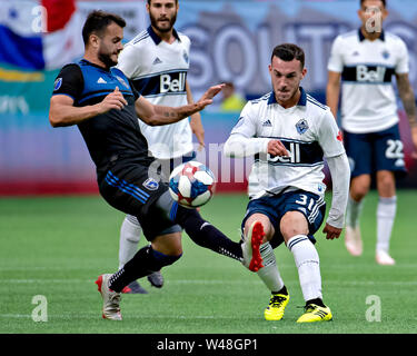 Vancouver. 21. Juli, 2019. San Jose Earthquakes' Valeri Qazaishvili (L) und Vancouver Whitecaps FC Russell Teibert für die Kugel während der MLS Fussball Spiel in Vancouver, Kanada, Juli 20, 2019 konkurrieren. Die Vancouver Whitecaps FC wurden durch den Besuch in San Jose Earthquakes 3-1 besiegt. Credit: Andrew Soong/Xinhua/Alamy leben Nachrichten Stockfoto
