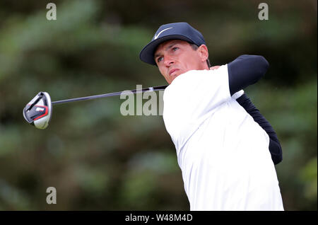 Dänemarks Thorbjorn Olesen Stücke weg die 5. Während der 4. Tag der offenen Meisterschaft 2019 im Royal Portrush Golf Club. Stockfoto