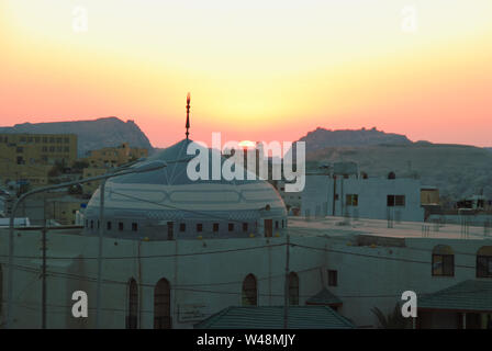 Die Sonnenuntergänge von der Stadt Petra in Jordanien Stockfoto