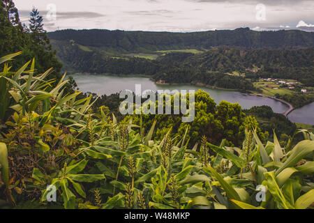 Blick über 'Lagoa das Sete Cidades', Sao Miguel, Azoren, Portugal Stockfoto