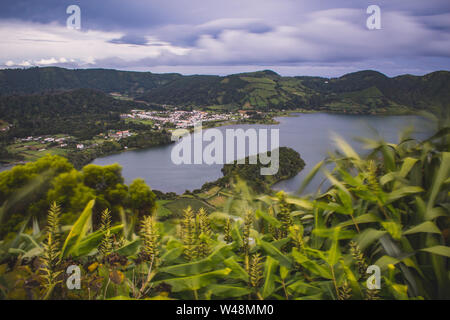 Blick über 'Lagoa das Sete Cidades', Sao Miguel, Azoren, Portugal Stockfoto
