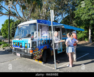 Van mit Kaffee, Hot Dogs und Snacks, Noosa Heads, Sunshine Coast, Queensland, Queensland, Australien Stockfoto