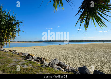 Blick auf den Strand von Noosa Heads an einem sonnigen Tag, Sunshine Coast, Queensland, Queensland, Australien Stockfoto