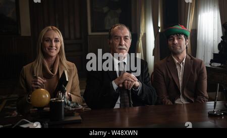 RAMON BAREA, MIKEL LOSADA und INGRID GARCIA JOHNSON in LA PEQUEÑA SUIZA (2019), unter der Regie von KEPA SOJO. Credit: Nadie es perfecto/Stopline Filme/Kuttuna Filmak/TVE/Album Stockfoto