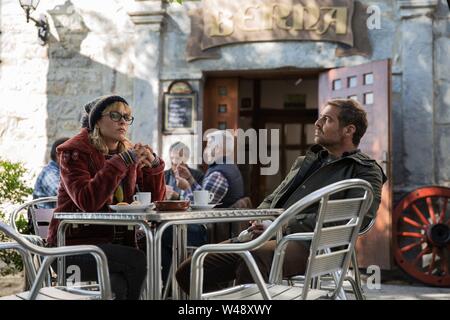 MAGGIE CIVANTOS und PEPE RAPAZOTE in LA PEQUEÑA SUIZA (2019), unter der Regie von KEPA SOJO. Credit: Nadie es perfecto/Stopline Filme/Kuttuna Filmak/TVE/Album Stockfoto