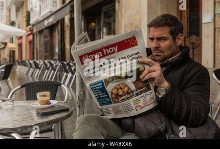 PEPE RAPAZOTE in LA PEQUEÑA SUIZA (2019), unter der Regie von KEPA SOJO. Credit: Nadie es perfecto/Stopline Filme/Kuttuna Filmak/TVE/Album Stockfoto