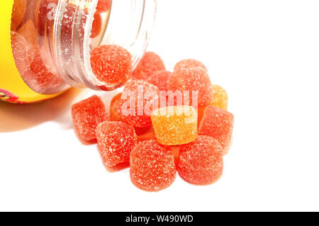 Kinder biologische Vitamin Komplex Ergänzungen isoliert auf weißem Stockfoto