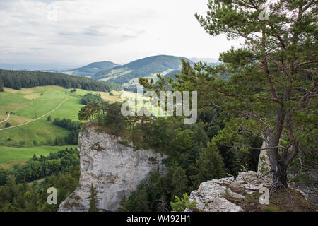 Blick von oben auf die Kleine ankenballen ankenballen Rock in der Schweiz, eine schöne Aussicht. Stockfoto