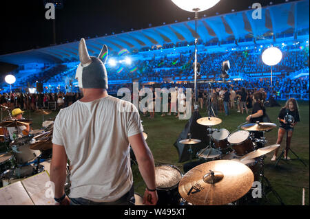 Florenz, Italien - 2018, Juli 21: Musiker im City Stadion Arena während der "Rockin' 1000 - That's Live". Stockfoto