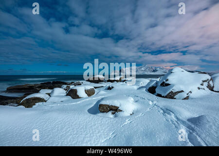 Storsandnes Strand im Mondschein, Myrland, Leknes, Lofoten, Norwegen, Europa Stockfoto