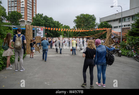 Wladiwostok, Russland - Juli 20, 2019: Festival auf das Spiel und eine Reihe von Büchern der Serie Witcher. Stockfoto