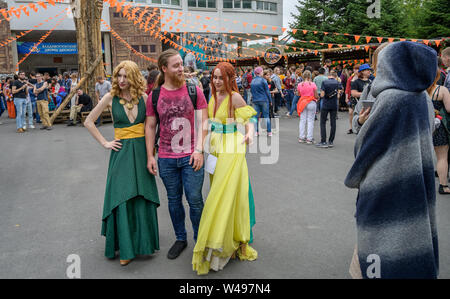Wladiwostok, Russland - Juli 20, 2019: Festival auf das Spiel und eine Reihe von Büchern der Serie Witcher. Stockfoto