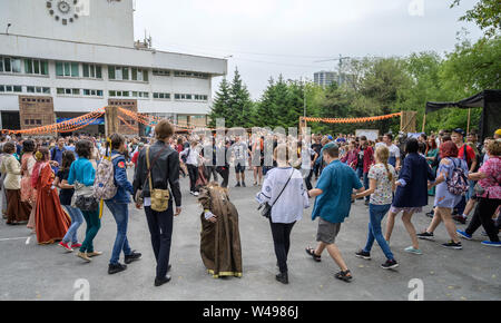 Wladiwostok, Russland - Juli 20, 2019: Festival auf das Spiel und eine Reihe von Büchern der Serie Witcher. Stockfoto