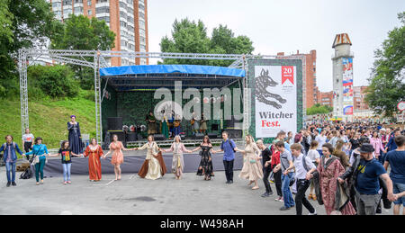 Wladiwostok, Russland - Juli 20, 2019: Festival auf das Spiel und eine Reihe von Büchern der Serie Witcher. Stockfoto