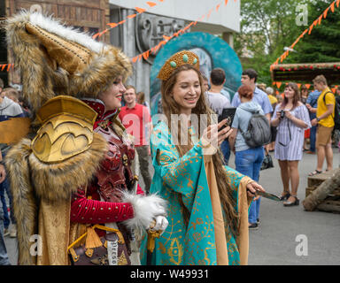 Wladiwostok, Russland - Juli 20, 2019: Festival auf das Spiel und eine Reihe von Büchern der Serie Witcher. Stockfoto