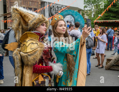 Wladiwostok, Russland - Juli 20, 2019: Festival auf das Spiel und eine Reihe von Büchern der Serie Witcher. Stockfoto