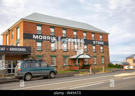 Swansea Tasmanien. Traditionelle 19. Jahrhundert Morris General Store Gebäude auf Franklin Straße in Swansea Village Centre, East Tasmanien, Australien Stockfoto