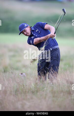 Die USA Rickie Fowler auf dem 12 Loch in der zweiten Runde der 148 British Open Championship im Royal Portrush Golf Club in County Antrim, Nordirland, am 19. Juli 2019. (Foto von Koji Aoki/LBA SPORT) Stockfoto