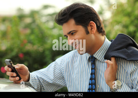 Geschäftsmann Text-messaging Stockfoto