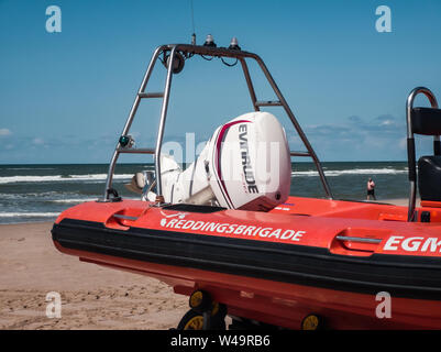 Egmond aan Zee, Niederlande - 21. Juli 2019: Informationen zu einem Lebensrettenden Schiff der niederländischen Küstenwache Stockfoto