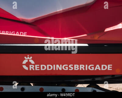 Egmond aan Zee, Niederlande - 21. Juli 2019: Informationen zu einem Jetski der niederländischen Küstenwache - reddingsbrigade Stockfoto