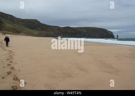 Sandwood Bay ist eine natürliche Bucht in Sutherland, an der Nordwestküste von Festland Schottland. Es ist am besten für seine Fernbedienung Long Beach bekannt Stockfoto