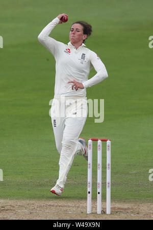 England's Georgien Elwiss während des Tages, der vier der Frauen Asche Test Match an der Cooper Associates County, Taunton. Stockfoto