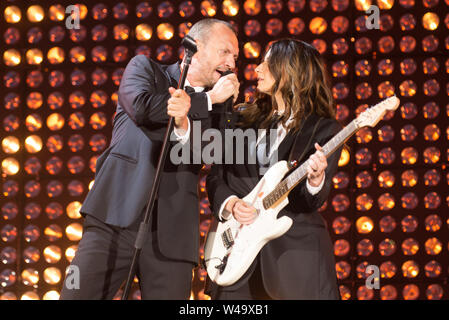 Laura Pausini & Biagio Antonacci durchgeführt in der vergangenen Nacht in Padua im Stadio Euganeo 2019 Stockfoto