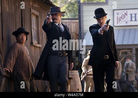 TIMOTHY OLYPHANT und John HAWKES in DEADWOOD (2019), Regie: Daniel MINAHAN. Credit: HBO FILMS/Album Stockfoto