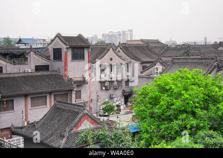 August 19, 2015. Xian China. Fläche eines Künstlers namens Shu Yuan Männer und verschiedene chinesische Gebäude in der Nähe der Xian Stadtmauer und Befestigungsanlage. Stockfoto