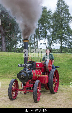 Grantown Ost, Großbritannien. 21. Juli 2019. Der erste Dampf gehalten in Grantown Ost, Morayshire, Großbritannien beliebte mit einer Dampfmaschine und Oldtimer Enthusiasten als auch Zuschauer. Bild von DAVIE ADAM auf seinem 1 Zoll 2017 Nachbau eines Roten Tasker Little Giant Typ A 2 Dampfmaschine Credit: Findlay/Alamy leben Nachrichten Stockfoto