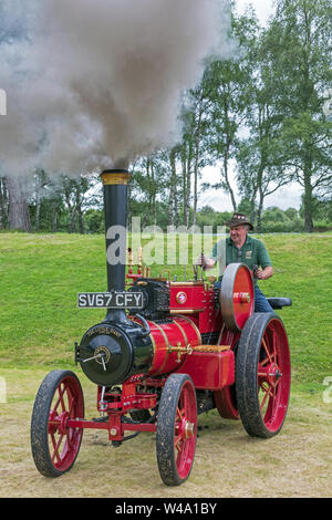 Grantown Ost, Großbritannien. 21. Juli 2019. Der erste Dampf gehalten in Grantown Ost, Morayshire, Großbritannien beliebte mit einer Dampfmaschine und Oldtimer Enthusiasten als auch Zuschauer. Bild von DAVIE ADAM auf seinem 1 Zoll 2017 Nachbau eines Roten Tasker Little Giant Typ A 2 Dampfmaschine Credit: Findlay/Alamy leben Nachrichten Stockfoto