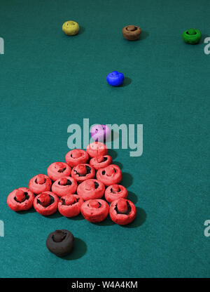 Pilze so angeordnet, wie die anfängliche Einrichtung für Snooker Kugeln Stockfoto