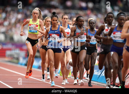 Großbritanniens Eilish McColgan (links) in 5000 den Frauen meilish mccolgan bei Tag zwei Der IAAF Diamond League in London an der London Stadion treffen. Stockfoto