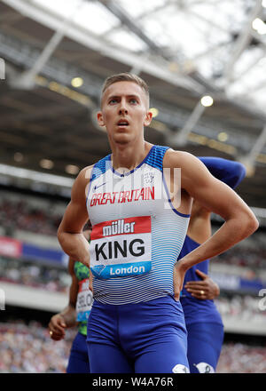 Das Stadion in London, London, Großbritannien. 21. Juli, 2019. IAAF Muller Geburtstag Spiele Leichtathletik; David König von Großbritannien sieht auf die Anzeigetafel nach der Fertigung im 9. Platz über 110 m Hürden mens Credit: Aktion plus Sport/Alamy leben Nachrichten Stockfoto