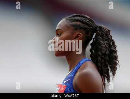 Das Stadion in London, London, Großbritannien. 21. Juli, 2019. IAAF Muller Geburtstag Spiele Leichtathletik; Dina Asher-Smith Großbritannien, die sich vor der Konkurrenz bei den Frauen 100 m Runde 1 Hitze 2 Credit: Aktion plus Sport/Alamy leben Nachrichten Stockfoto