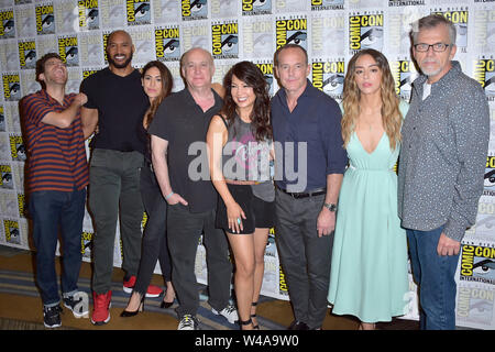 Jeff Ward, Henry Simmons, Natalia Cordova-Buckley, Jeph Loeb, Ming-Na Wen, Clark Gregg, Chloe Bennett und Jeffrey Bell am Fotoshooting für die ABC-TV-Serie "pilgerzentren Agenten der Abdeckung" auf der San Diego Comic-Con International in 2019 Hilton Bayfront Hotel. San Diego, 19.07.2019 | Verwendung weltweit Stockfoto