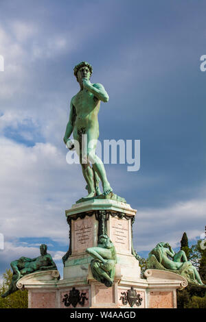 Florenz, Italien - April, 2018: Nachbildung der David Statue, das Meisterwerk des berühmten italienischen Künstler Michelangelo an Michelangelo Platz in gesetzt Stockfoto