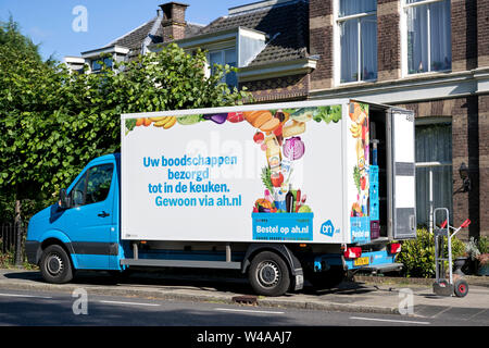 Albert Heijn Lieferwagen. Albert Heijn ist der größte niederländische Supermarktkette und eine wichtige Marke von Ahold Delhaize, einem International Food Retail Group. Stockfoto