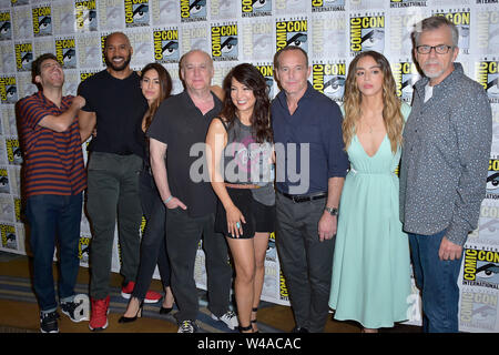 Jeff Ward, Henry Simmons, Natalia Cordova-Buckley, Jeph Loeb, Ming-Na Wen, Clark Gregg, Chloe Bennett und Jeffrey Bell am Fotoshooting für die ABC-TV-Serie "pilgerzentren Agenten der Abdeckung" auf der San Diego Comic-Con International in 2019 Hilton Bayfront Hotel. San Diego, 19.07.2019 | Verwendung weltweit Stockfoto