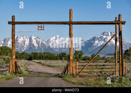 Mount Moran und die Grand Teton Berge am Eingangstor zum Elch Kopf Ranch im Grand Teton National Park in Moran, Wyoming. Stockfoto