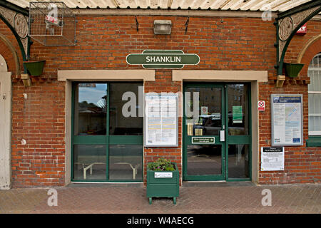 Shanklin Bahnhof ist ein Grad II Bahnhof Shanklin auf der Isle of Wight mit aufgeführt. Es ist die Endstation der Island Line Stockfoto