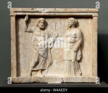 Angebot Staphylos, die Traube Gott. Thrace. Darstellung von Athena und Staphylos. 4. vorchristlichen Jahrhundert. Marmor. Carlsberg Glyptotek. Stockfoto